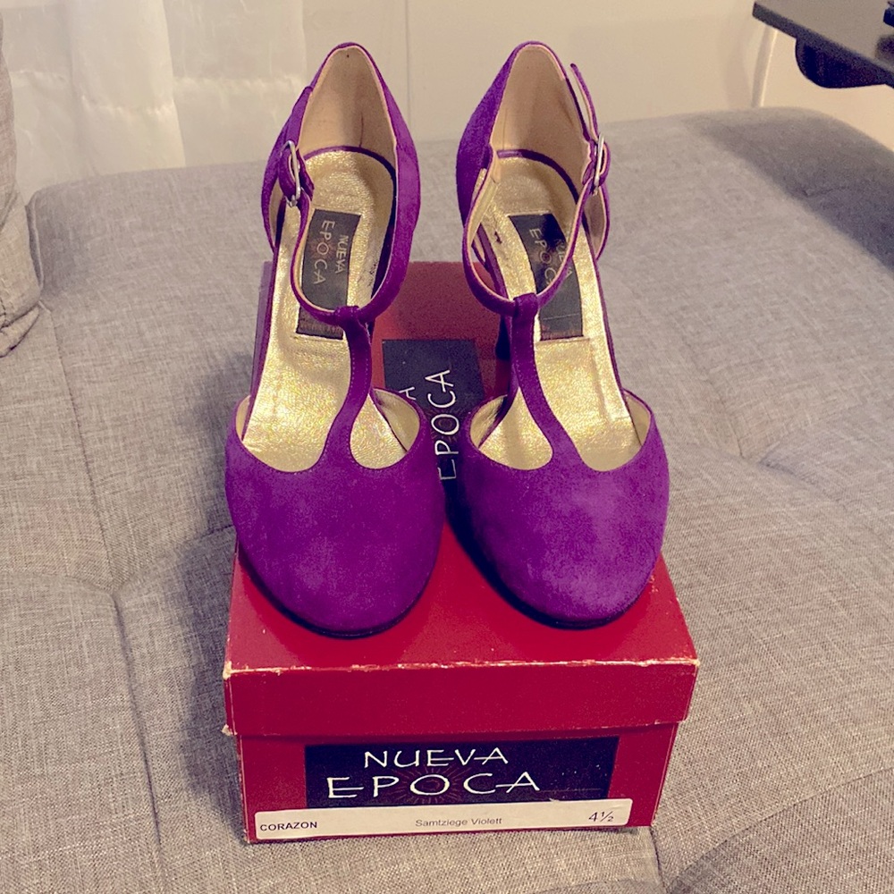 Dancing shoes in Purple. Suede sole. Size 4.5/6.5.